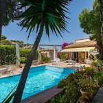 L' Escapade & Restaurant 3*