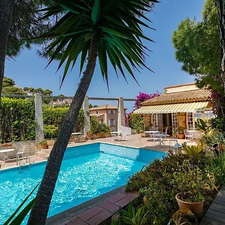 L' Escapade & Restaurant 3*