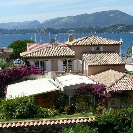 L' Escapade & Restaurant Hotel