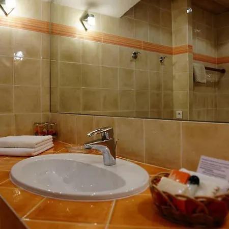 L' Escapade & Restaurant 3*