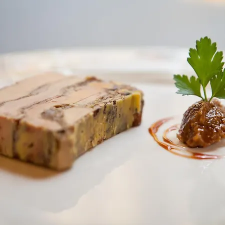 L' Escapade & Restaurant Hotel