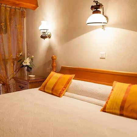 L' Escapade & Restaurant Hotel