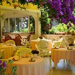L' Escapade & Restaurant 3*