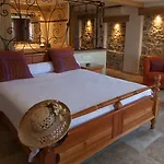 L' Escapade & Restaurant Hotel