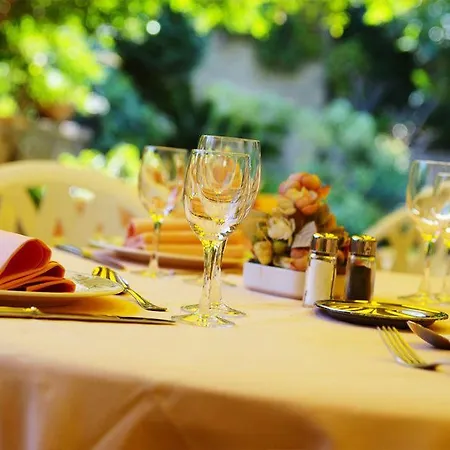 L' Escapade & Restaurant Le Pradet