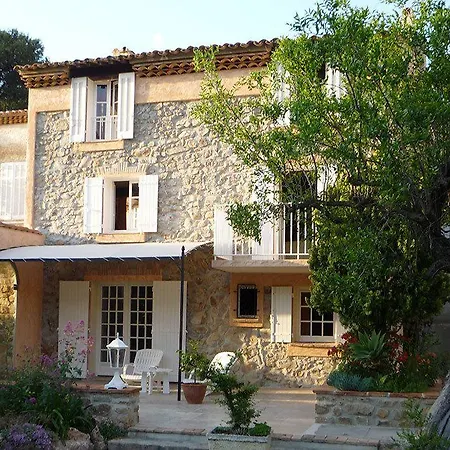 L' Escapade & Restaurant 3*