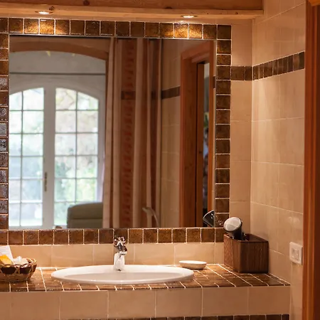 Otel L' Escapade & Restaurant Le Pradet