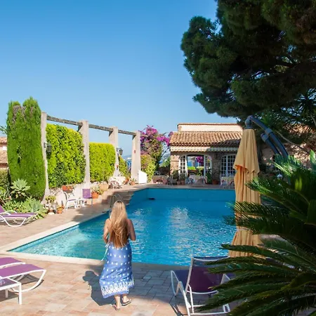 L' Escapade & Restaurant Hotel
