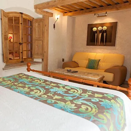 L' Escapade & Restaurant 3*