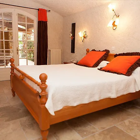 L' Escapade & Restaurant Hotel 3*