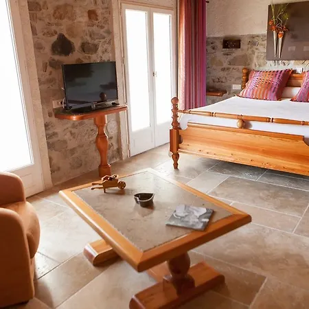 L' Escapade & Restaurant Otel Le Pradet