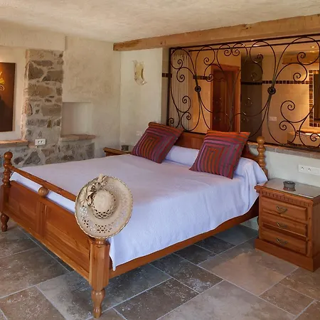 L' Escapade & Restaurant Hotel