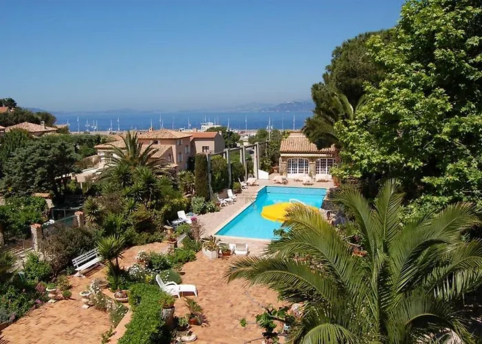 L' Escapade & Restaurant Hotel 3*