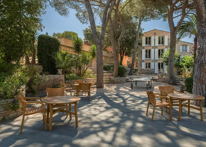 Hotel L' Escapade & Restaurant Le Pradet