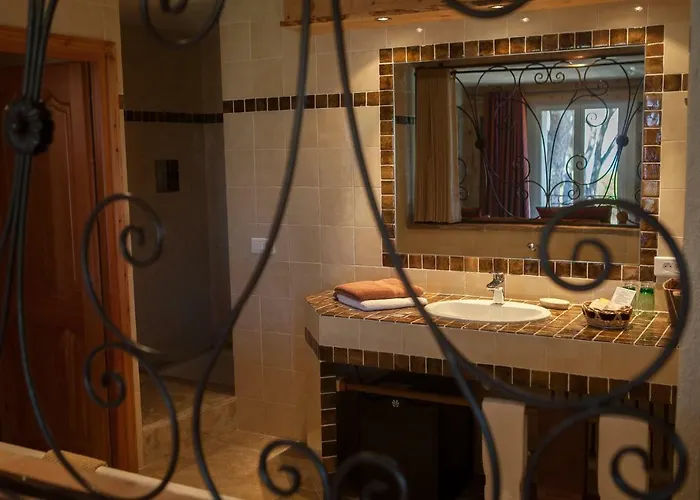 L' Escapade & Restaurant Hotel